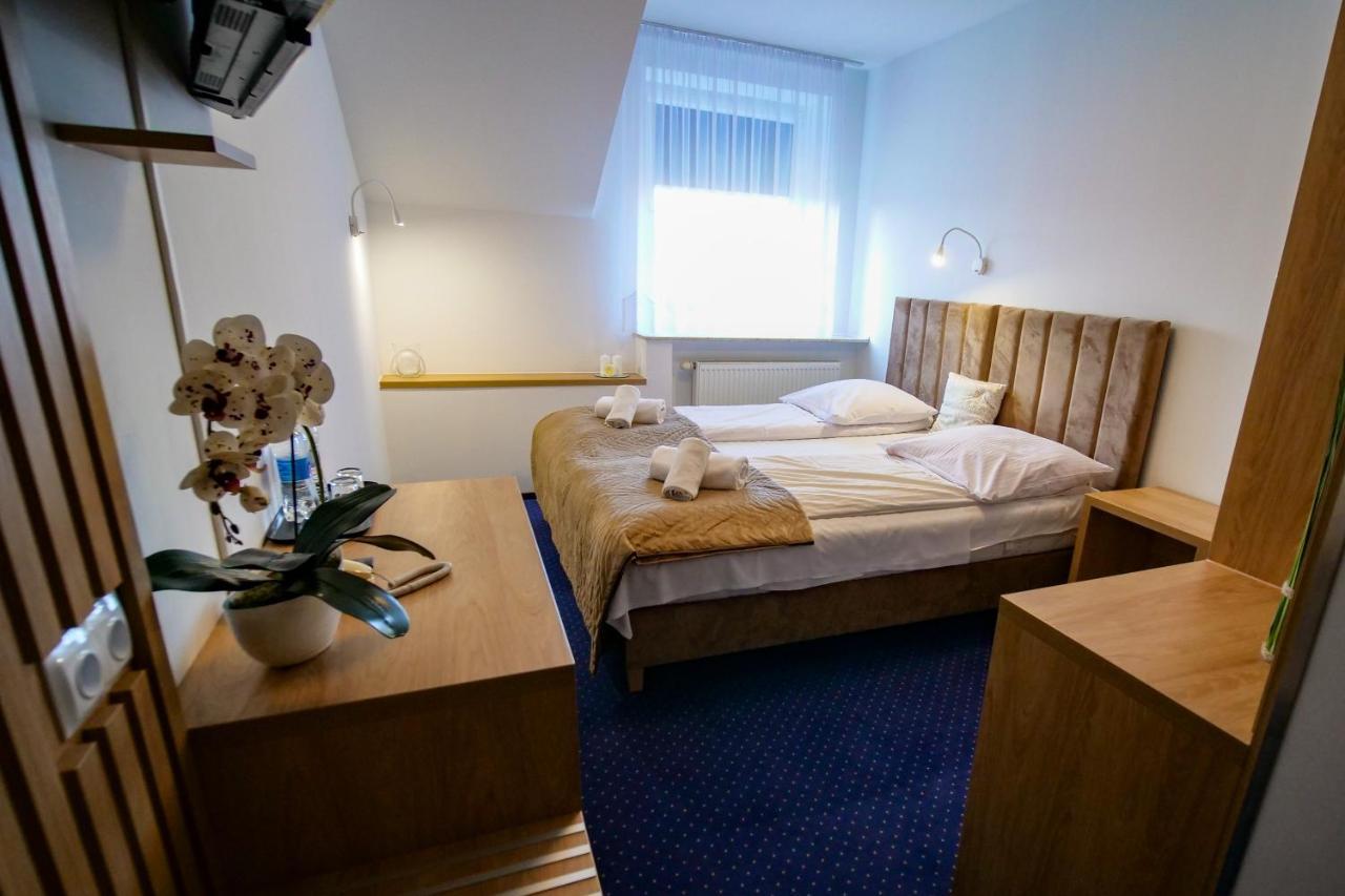 Hotel Duet Chelm Bagian luar foto