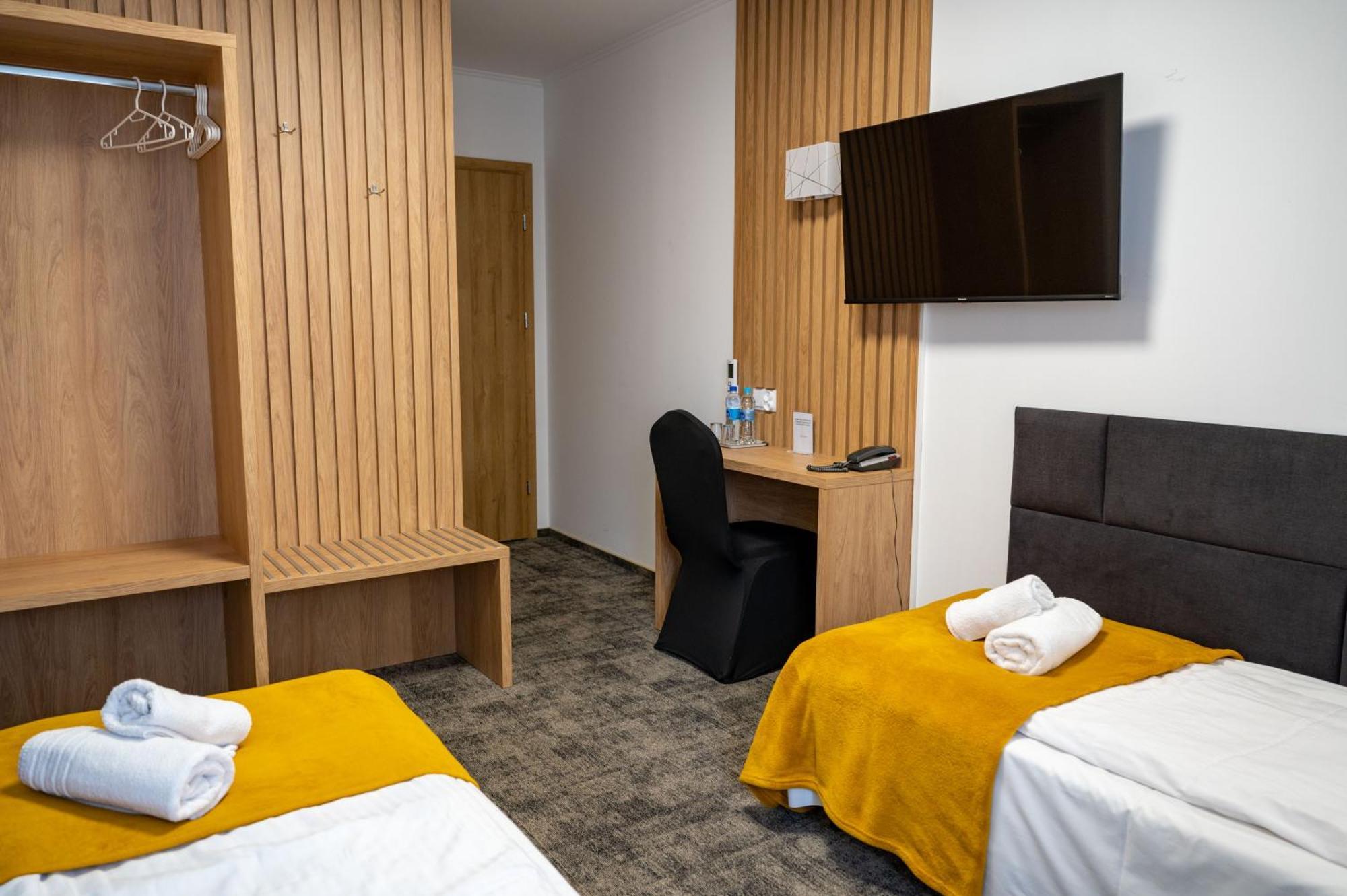 Hotel Duet Chelm Bagian luar foto