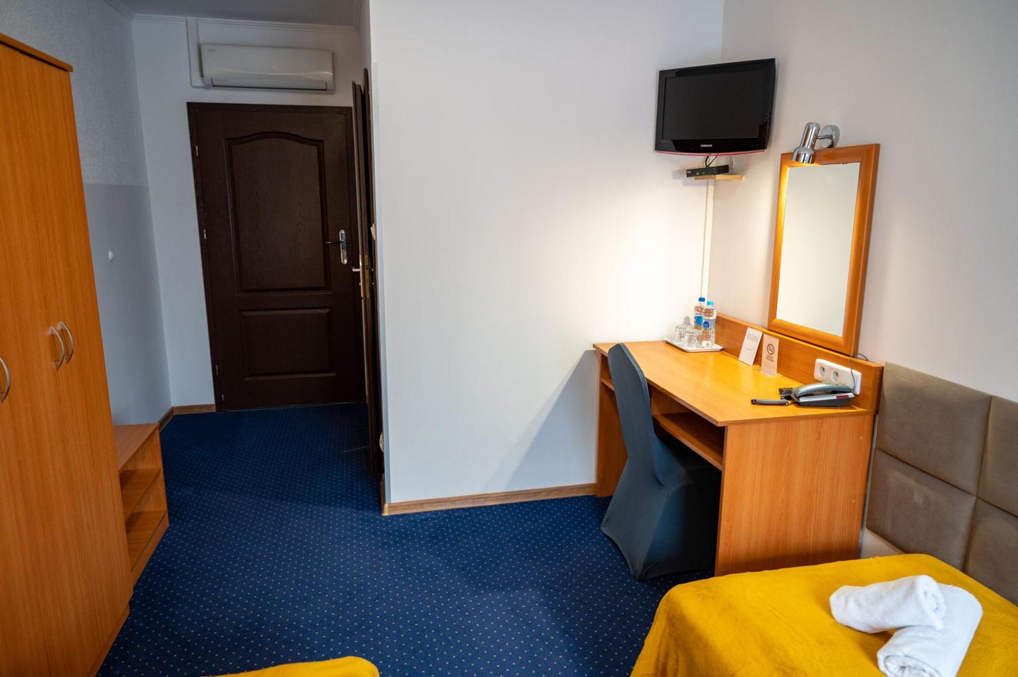 Hotel Duet Chelm Bagian luar foto