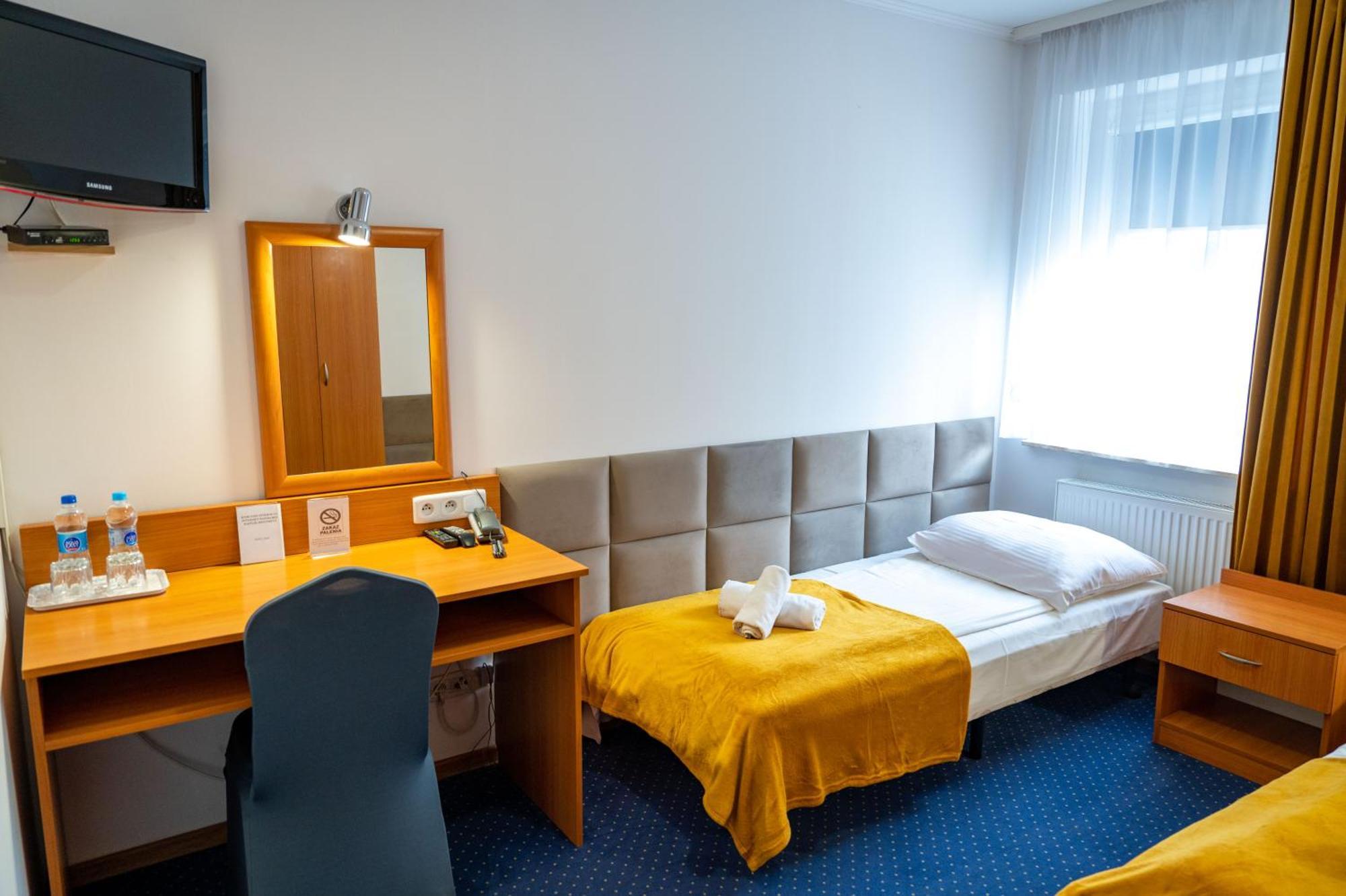 Hotel Duet Chelm Bagian luar foto